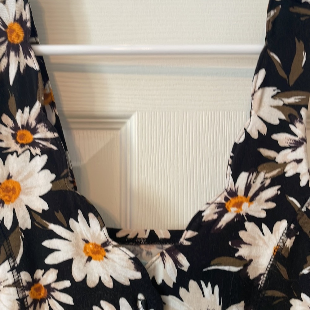 Kimchi Daisy print tank top EUC - Picture 3 of 6